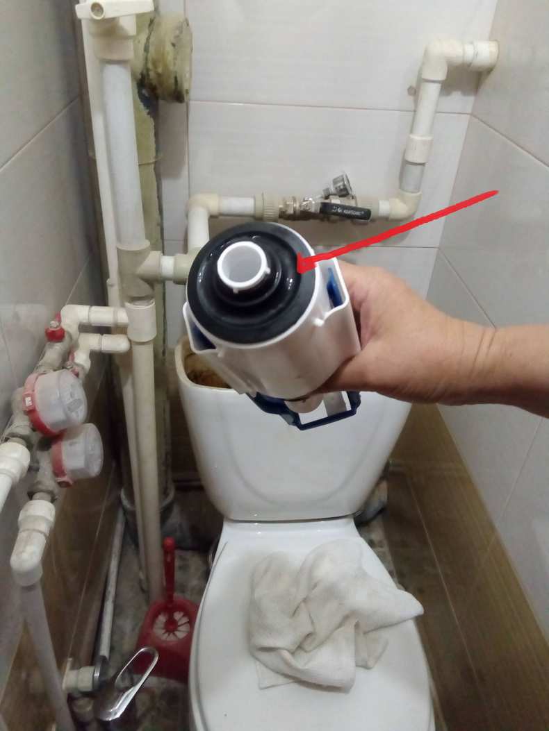 В туалете постоянно течёт вода - что делать?