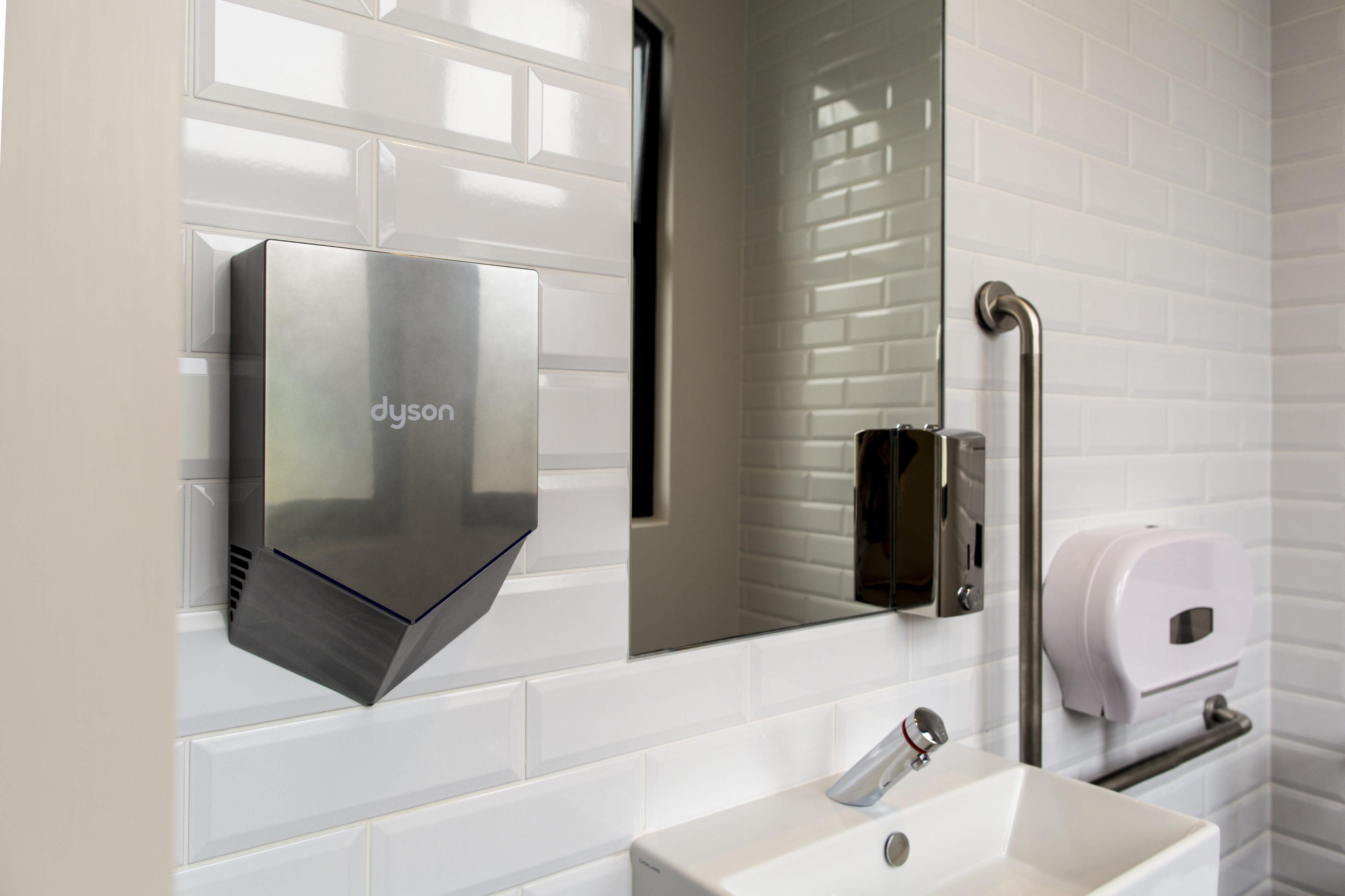 Установка сушилок Dyson
